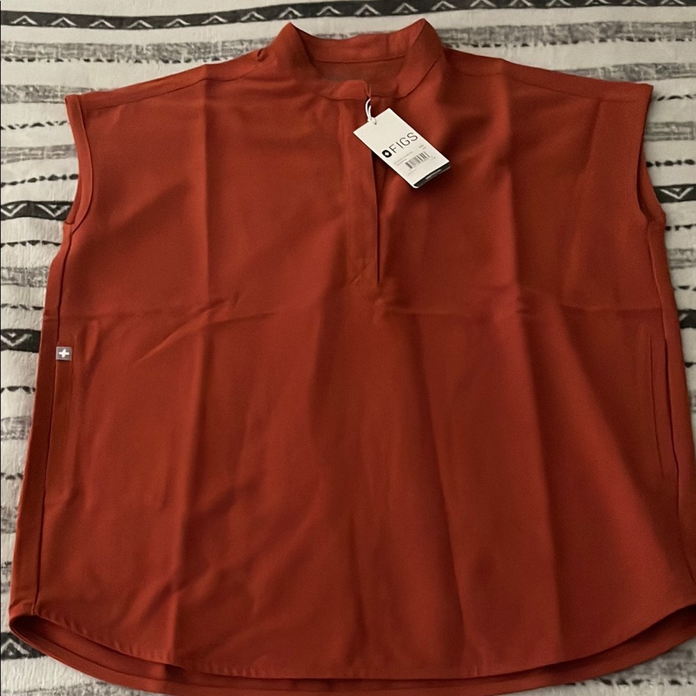 NWT- XXS Rafaela Figs Scrub Top, Auburn
